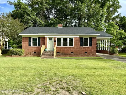 810 Darby Ave, Kinston, NC 28501
