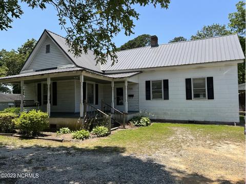 312 W Elizabeth St, Clinton, NC 28328