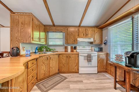 400 Pond View Cir, Hampstead, NC 28443 photo 8