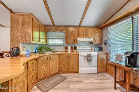 400 Pond View Cir, Hampstead, NC 28443 photo 8