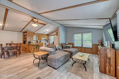 400 Pond View Cir, Hampstead, NC 28443 photo 3