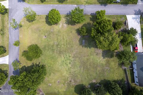 107 Travis Dr, Beaufort, NC 28516