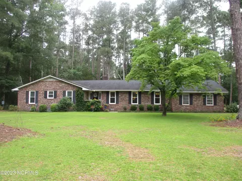 8021 Scotch Meadows Dr, Laurinburg, NC 28352