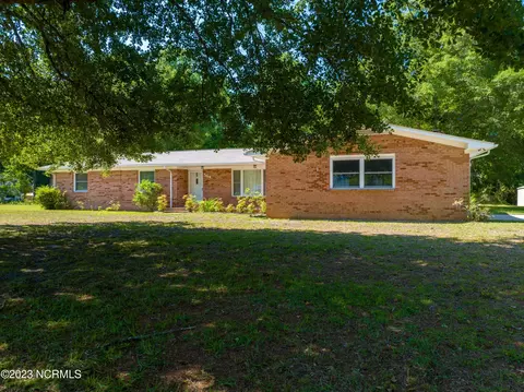 564 Old Folkstone Rd, Holly Ridge, NC 28445