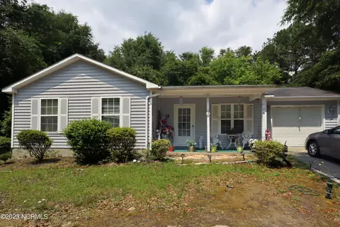 104 Cedar St, Aberdeen, NC 28315