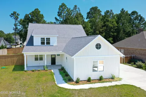 454 Chadwick Shores Dr, Sneads Ferry, NC 28460