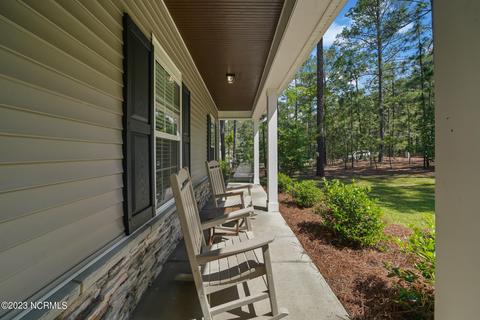545 Longleaf Dr, West End, NC 27376 photo 5