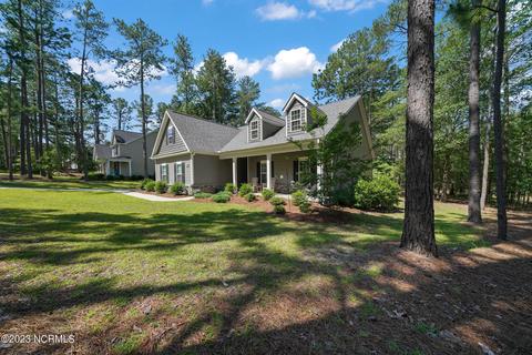 545 Longleaf Dr, West End, NC 27376 photo 2