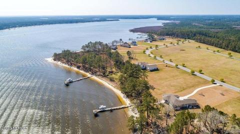 101 Bare Foot Ct, Havelock, NC 28532