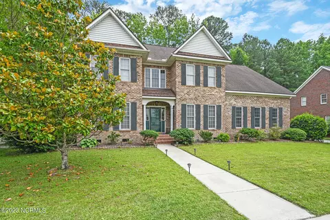 1610 Bloomsbury Rd, Greenville, NC 27858