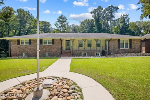 21 Cherokee Dr, Havelock, NC 28532