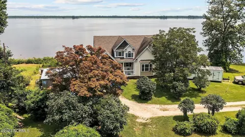 107 Hall Rd, New Bern, NC 28560