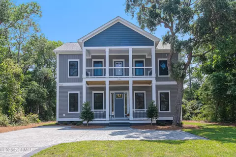 106 NE 31st St, Oak Island, NC 28465
