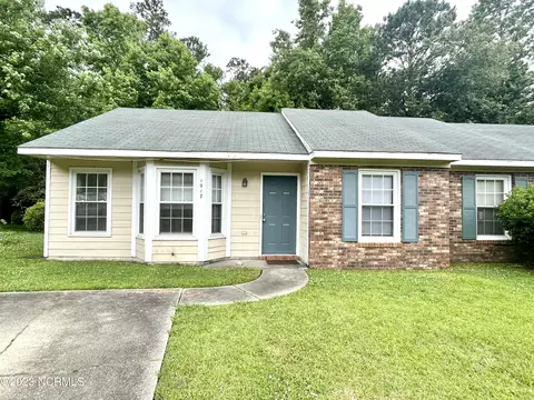 1917 Rolling Ridge Dr, Midway Park, NC 28544