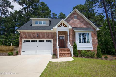 60 Cedar Wood Ct, Pinehurst, NC 28374