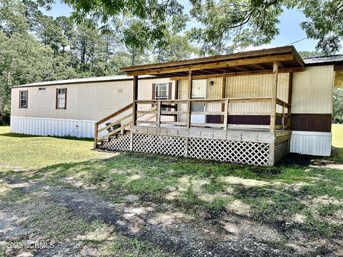301 S Stringfield St, Atkinson, NC 28421