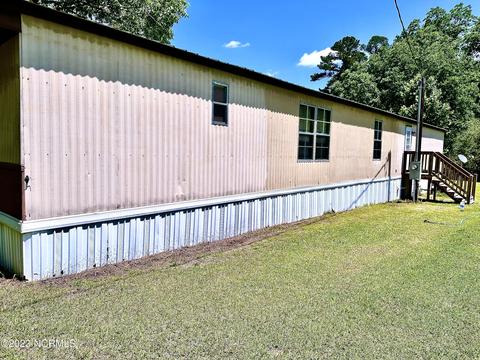 301 S Stringfield St, Atkinson, NC 28421 photo 3