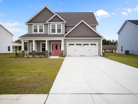 102 Fox Cove Xing, Jacksonville, NC 28546