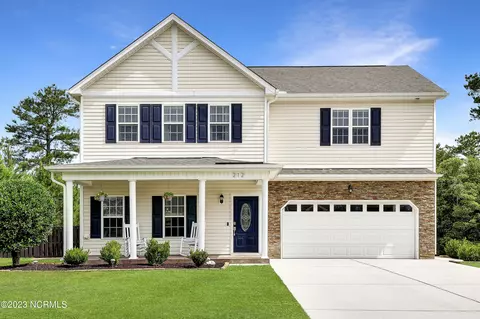 212 Wedgefield Cir, Maple Hill, NC 28454