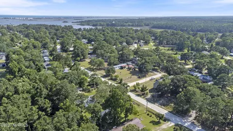 500 Bishop Dr, Hampstead, NC 28443 photo 4