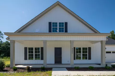 3323 School View Dr, Farmville, NC 27828