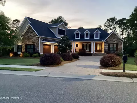 2563 Parkridge Dr, Southport, NC 28461