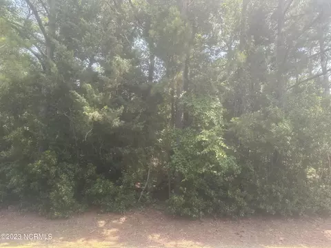 137 Pinewood Pl, Emerald Isle, NC 28594