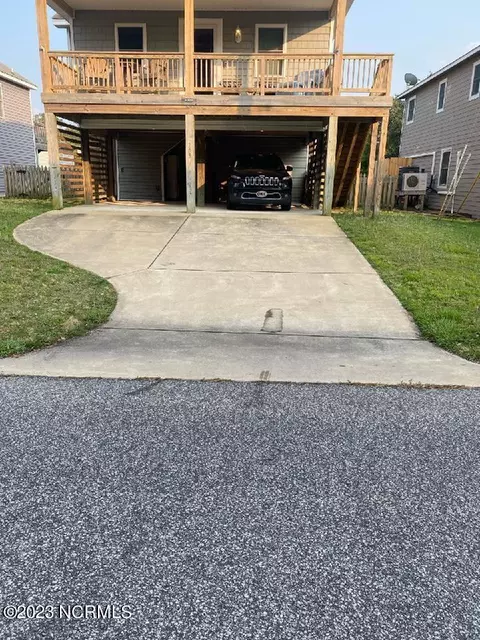 703 W Durham St, Kill Devil Hills, NC 27948