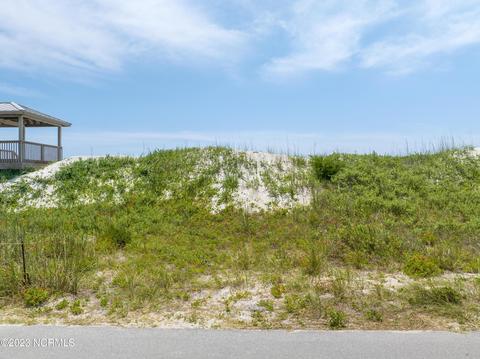 1812 N B N Shore Dr, Surf City, NC 28445