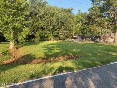3994 Waccamaw Shores Rd, Lake Waccamaw, NC 28450