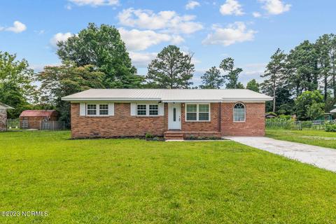 7 Victoria Rd, Jacksonville, NC 28546