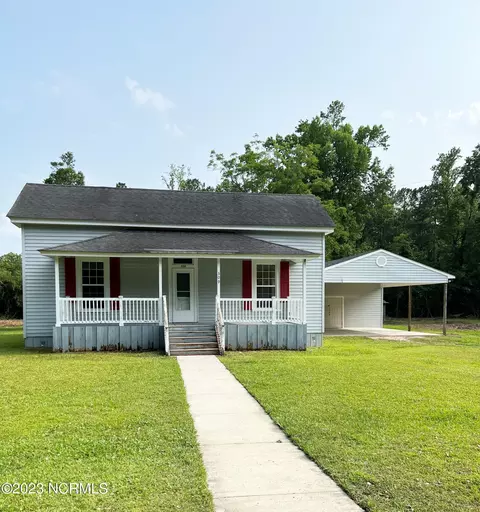 309 E Oak St, Lake Waccamaw, NC 28450