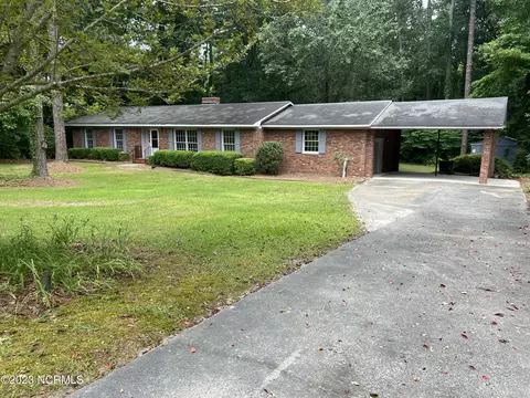 1010 Arrowhead Dr, Snow Hill, NC 28580