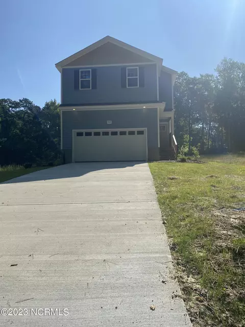 704 Pinecrest St, Carthage, NC 28327