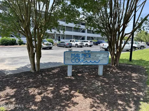 118 Lake Ave #201, Morehead City, NC 28557