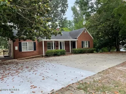 928 N Main St, Louisburg, NC 27549