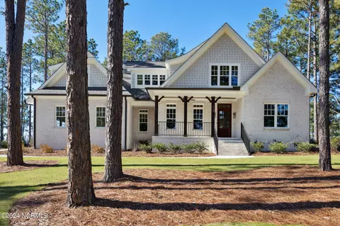 110 Kings Ridge Ct, Southern Pines, NC 28387