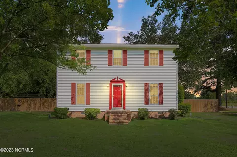 24 Christine Ln, Saint Pauls, NC 28384