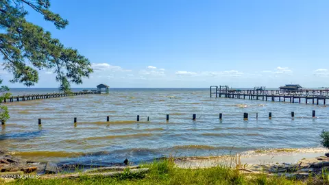 163 Rebellion Point Rd, Elizabeth City, NC 27909