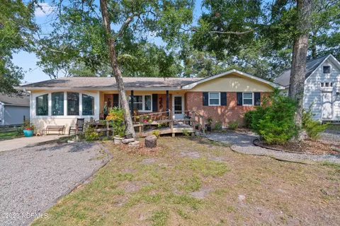 113 SE 7th St, Oak Island, NC 28465