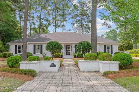 1407 Saint James Pl, Kinston, NC 28504