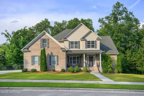 121 Golf View Dr, Greenville, NC 27834