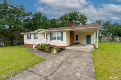 104 Curtis Ave, Hamlet, NC 28345