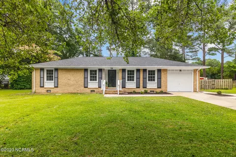 519 Birchwood Ct, Jacksonville, NC 28546