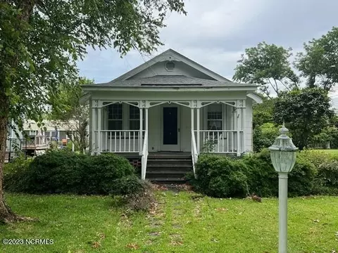 305 Mildred St, Oriental, NC 28571