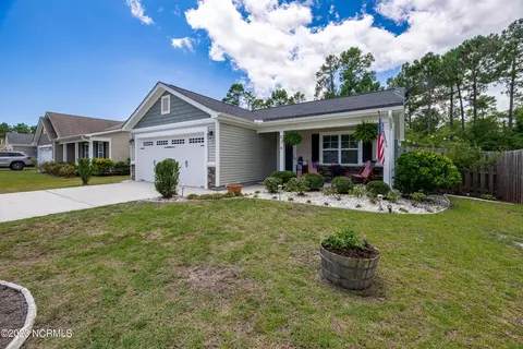 411 Ridgeway Dr, Sneads Ferry, NC 28460