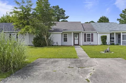 733 Pinewood Dr, Jacksonville, NC 28546