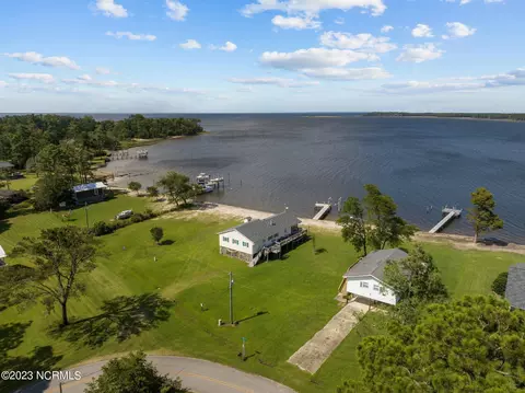 121 S River Dr, Beaufort, NC 28516