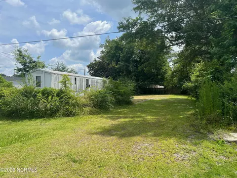 2172 Lake St, Midway Park, NC 28544