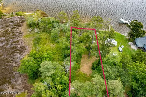 202 Neuse Dr, Beaufort, NC 28516